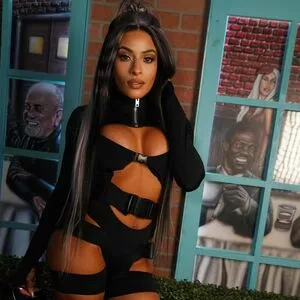 Zelina Vega #e5MzQQLusp