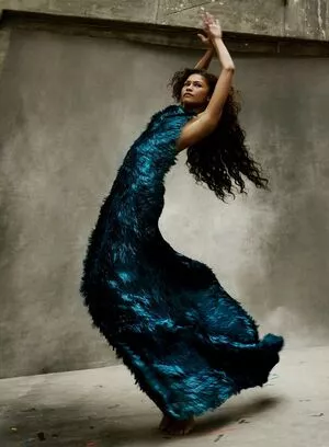 Zendaya #WVW6P9j8ly